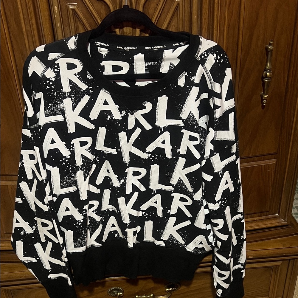 Black and White Graphic Sweatshirt